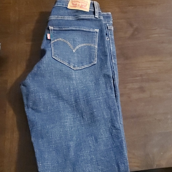 Size 28 Levi's skinny - Picture 2 of 3
